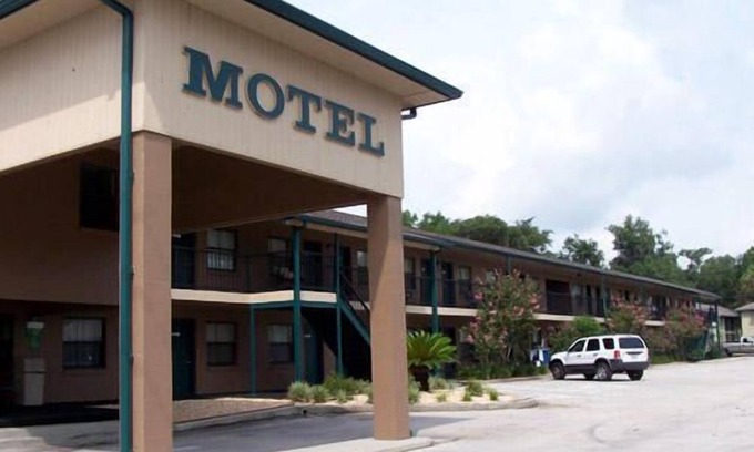 Dunnellon Hotel | Dinner Bell Motel