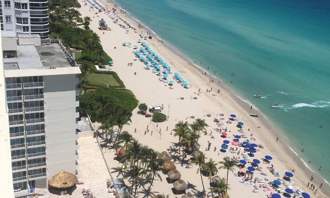 Sunny Isles Beach Condo | DIRECT OCEAN VIEWS- La Perla in Sunny Isles.