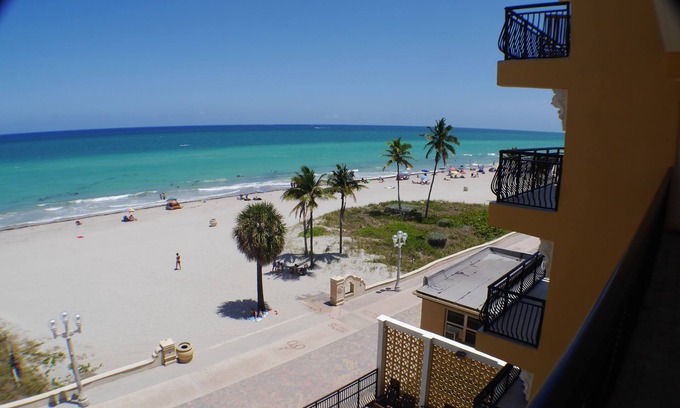 Hollywood Condo | Direct Oceanfront Hollywood Beach