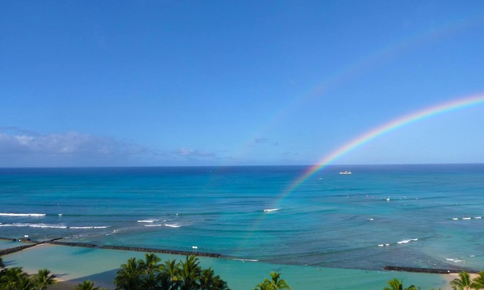 Waikiki Hotel | Direct Oceanfront in the Heart of Waikiki! Spectacular New Custom Reno!