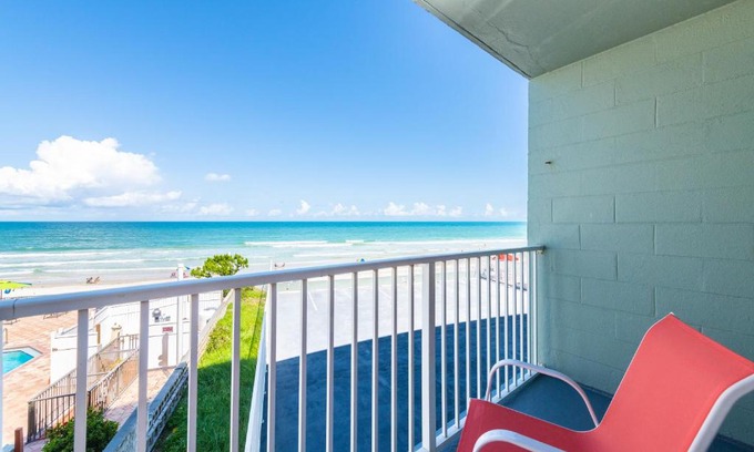 East Daytona Apartment | Direct Oceanfront Private Balcony Tiki King bed