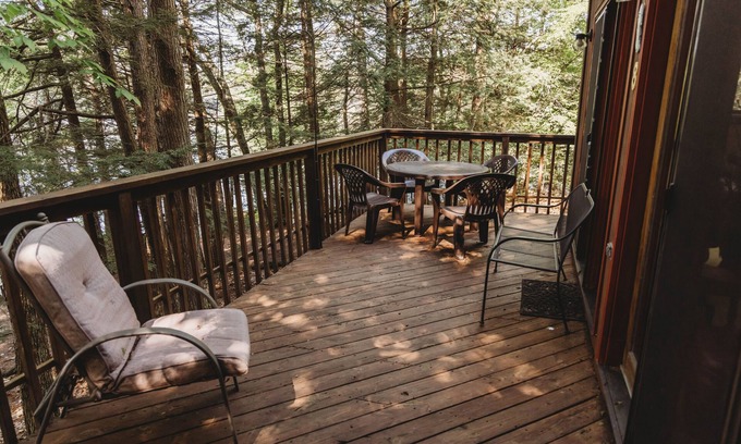 Alton House | Direct waterfront Sunset Lake. ATTENTION: LAKE AT 3/4 LEVEL FOR SUMMER 2024.