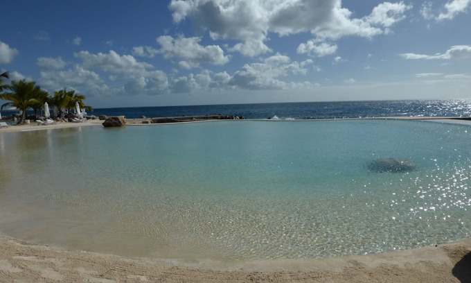 Dominicus Apartment | DIRECTLY ON THE CARIBBEAN SEA, 3 BEDROOM APARTMENT, GARDEN&POOL&DIRECT ACCESS TO THE SEA!