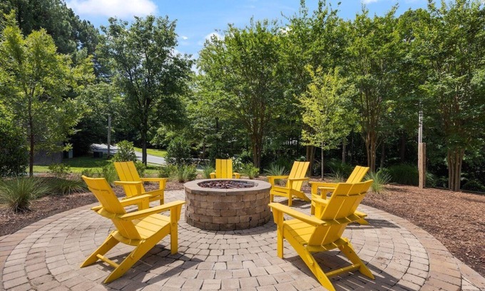 Carrboro Apartment | Discover an inviting apartment, just 5 mins from UNC & Franklin St