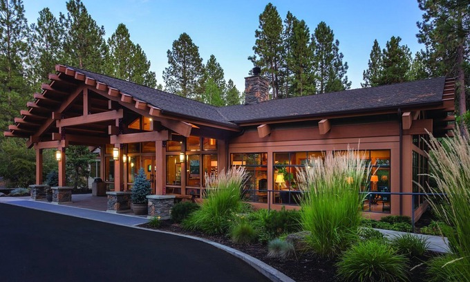Bend Resort | Discover impressive restaurants and breweries!