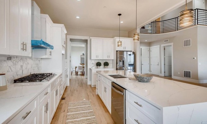 Hudson House | Discover Luxury & Serenity: Luxurious 5 -Bedroom Mountain Retreat