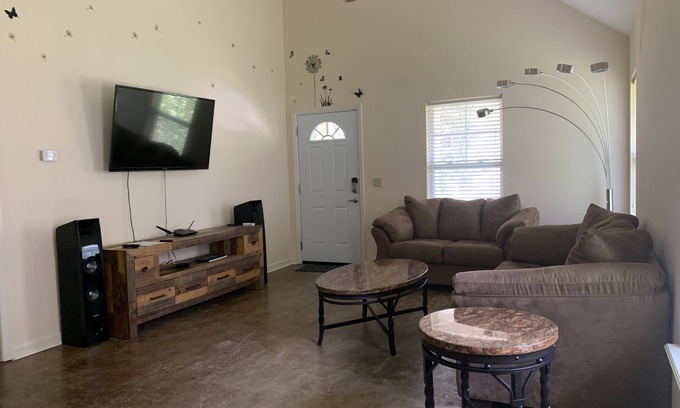 Oxford House | Discover Oxford Charm, Just A Quick 5-min Drive To University of Mississippin