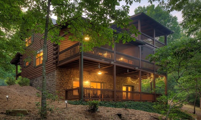 Ellijay Cabin | Discover Romantic, Private, Peaceful Log Cabin on Rushing Stream with hot tub