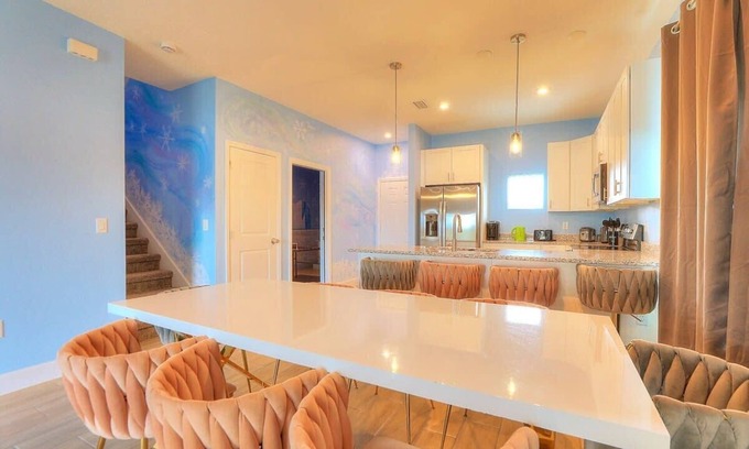 Bridgewater Crossing House | Discover Serene Fishing @Lakeside Themed 4BR