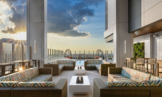 Downtown Atlanta Resort | Discover Southern Charm and Urban Excitement at Wyndham Atlanta – 1 Bd Deluxe