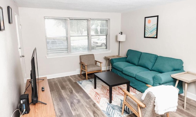 St. Louis Apartment | Discover St Louis in a Cozy APT with Pool and Gym