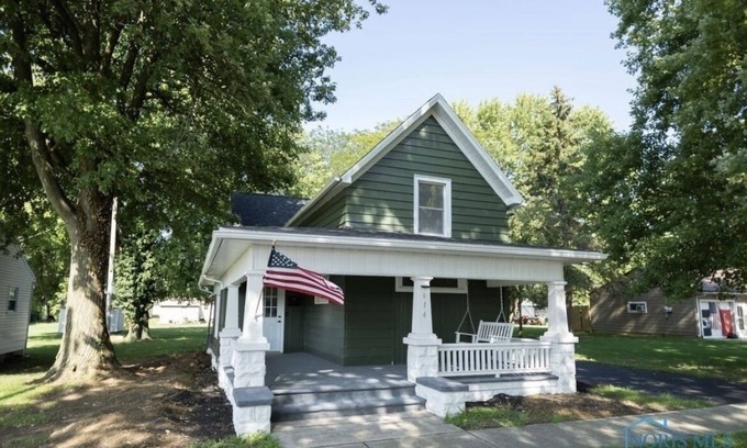 Findlay House | Discover University charm, just steps away