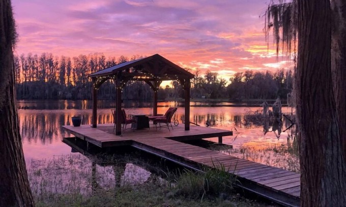 Land O' Lakes Apartment | Disney,Busch Gardens,Beautiful Beaches 1-bedroom studio, 15 minutes from Tampa.