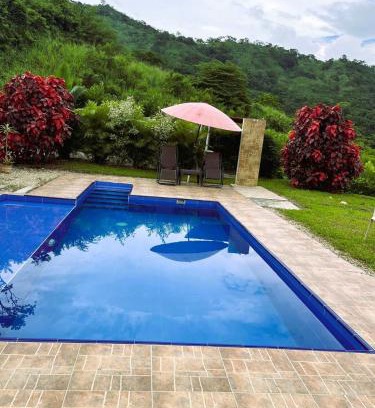 Nocaima Villa | Divina Finca Nueva llegando a Villeta para 6 a 8