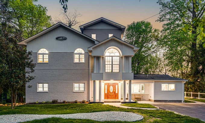 Gaithersburg House | DMV 6BR Luxury Lake House with Firepit, Game Room