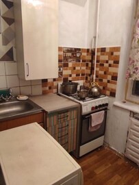 Obolons'kyi District Apartment | Dnipro Heroes Station House in Київ