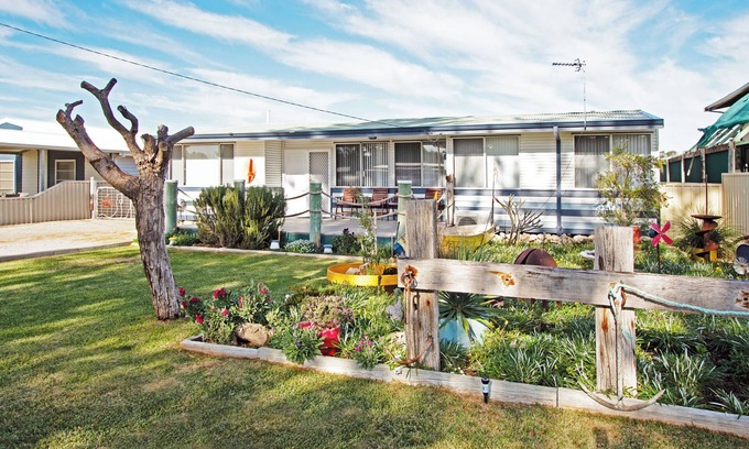 Jurien Bay House | "Do-Fish" 4x2 in original Jurien Bay