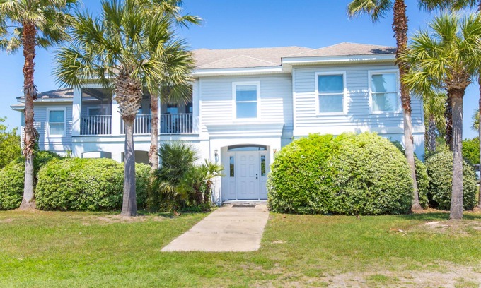 Sullivan's Island House | "Doc's Beach House" Just Across from the Ocean on Sullivan's! Great Ocean Views!