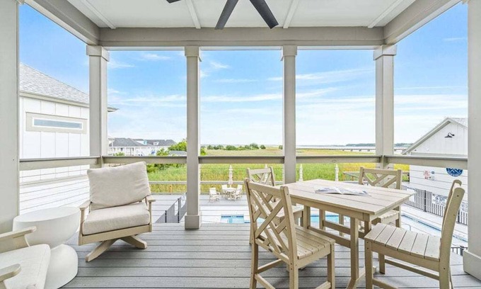 Georgetown House | Dock and Dwell at the Winyah Bay Club, Pool, Outdoor Lounge/Grill and Boat Slip included!
