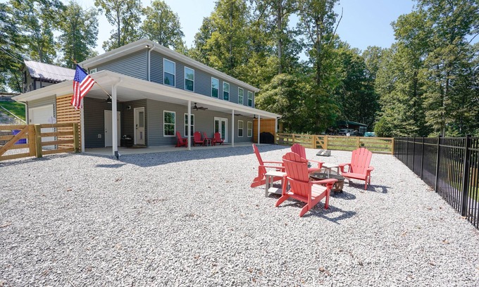 Lindseyville House | Dock It Like It's Hot!- Stunning Waterfront Home on Nolin Lake!