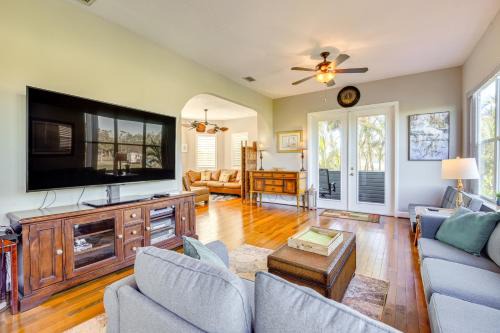 Palmetto House | Dock, Kayaks and On-Site Pond Terra Ceia Home