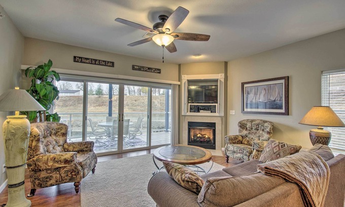 Lake Ozark Condo | Dock, Slip & Pool: Breezy Lake Ozark Escape