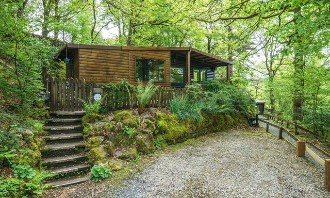 Skelwith Bridge Ski Chalet | Dock Tarn Lodge - 2-Bedroom Lodge with garden - Dogs welcome
