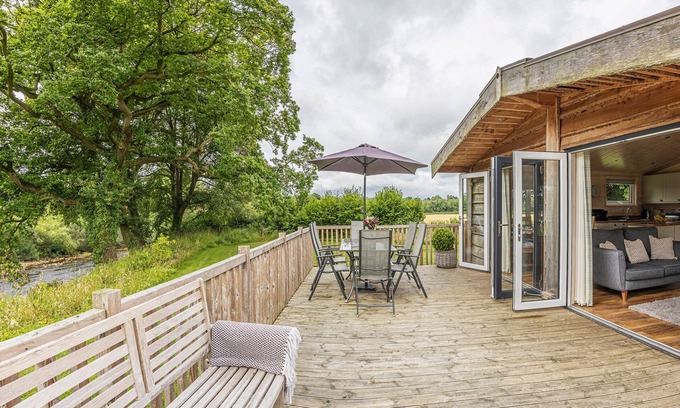 West Tanfield House | Dog friendly Kingfisher Lodge Riverdale located in Yorkshire