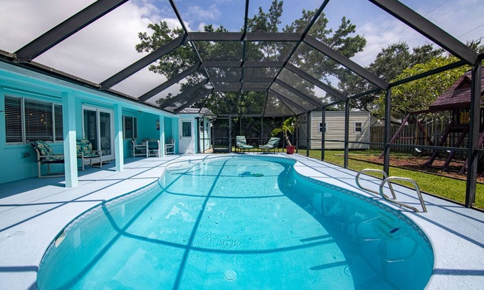 Indian Harbour Beach House | DOG Friendly BEACHSIDE 4BR/3BA, Solar/Saltwater Pool, No Smoke +Special Offers