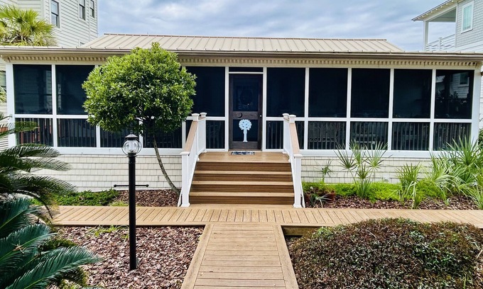 Isle of Palms Cottage | Dog-friendly Cottage! 3/30 night stays year-round! 7 Night/Monthly Discounts!