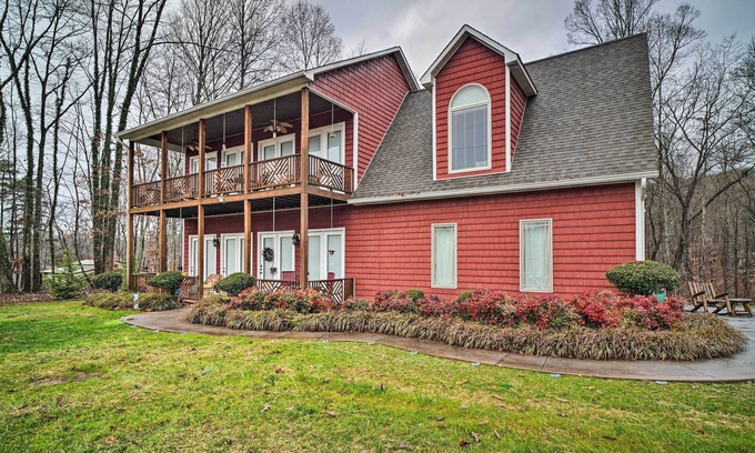 Sharps Chapel House | Dog-Friendly Family Home Steps to Norris Lake