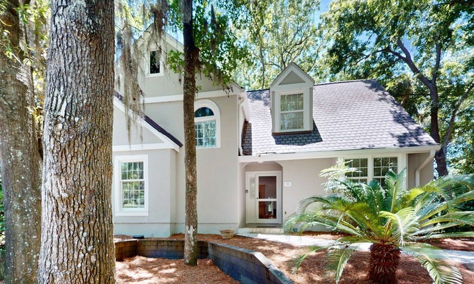 Shipyard Plantation House | Dog-friendly, golf-course adjacent townhouse w/a wet bar, patio, & shared pool