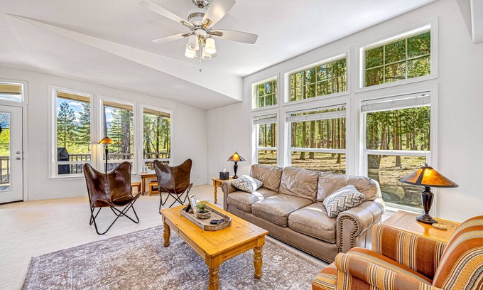 Sloat House | Dog-friendly home on 200 acres with mountain view, fishing ponds & river access