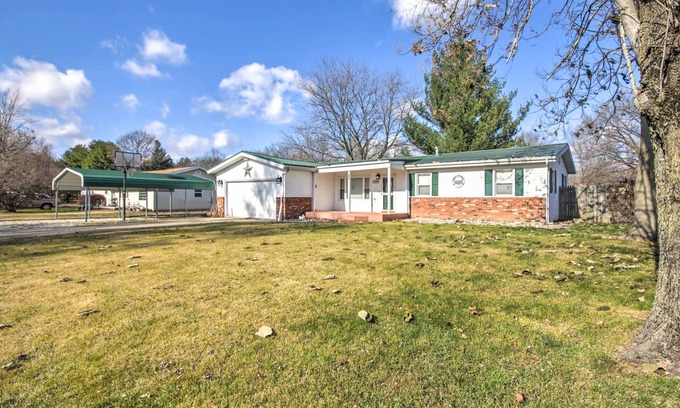 Palestine Cottage | Dog-friendly Illinois Home w/ Private Yard!