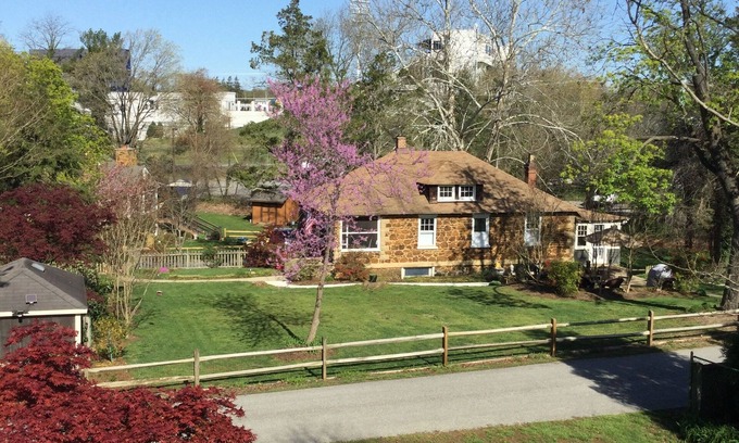 Annapolis House | Dog friendly! Next to Navy Stadium and DTA Shuttle!