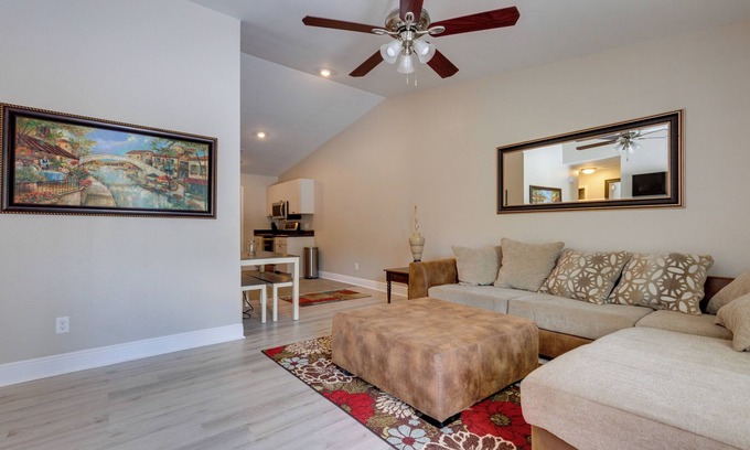 Pensacola Heights Apartment | Dog-Friendly Pensacola Duplex ~ 7 Mi to Downtown