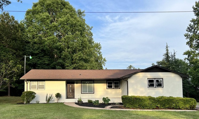 Duncan House | Dogwood 3Br Queen Suite in Duncan