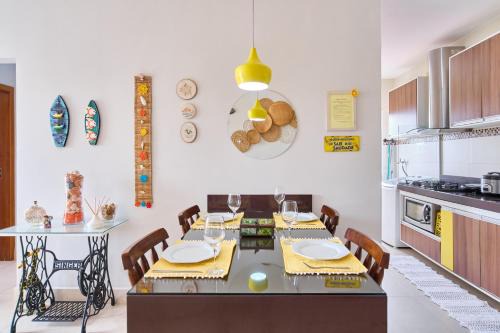 Estufa I Apartment | Dois Quartos, Sacada com Churrasqueira, a 400 MTS do Projeto Tamar e 800 MTS do Aquário