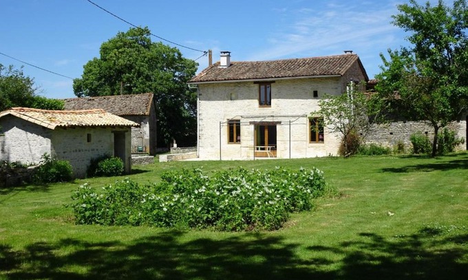 Chaunay House | Domaine du Clos de la Touche Parc et Piscine