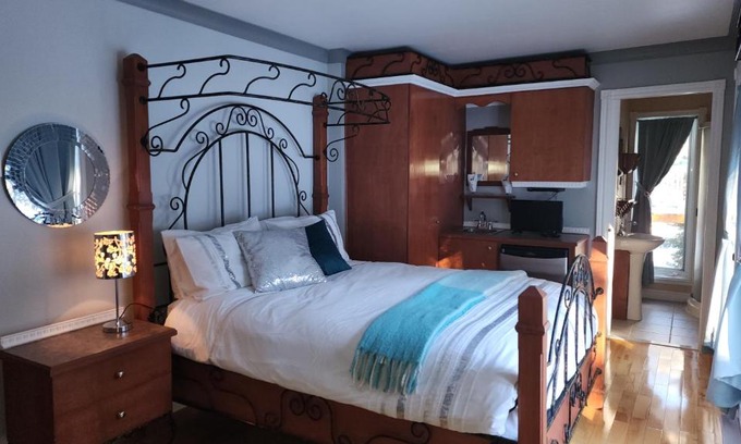 Mauricie Bed & Breakfast | Domaine Riviere Sacacomie Manoir