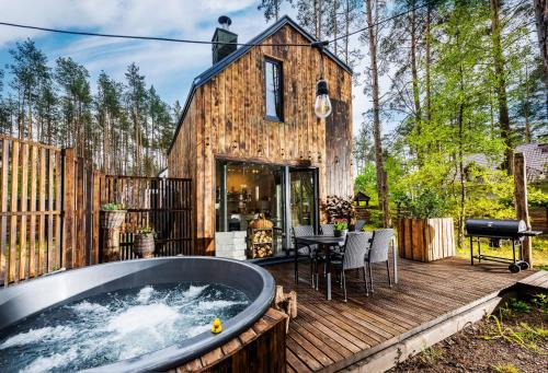 Lubiana House | Domek lubiana180 WABI SABI w lesie jacuzzi sauna kominek - drewno w cenie pobytu - nad jeziorem Kaszuby pieski tylko do 10kg za dodatkową opłatą