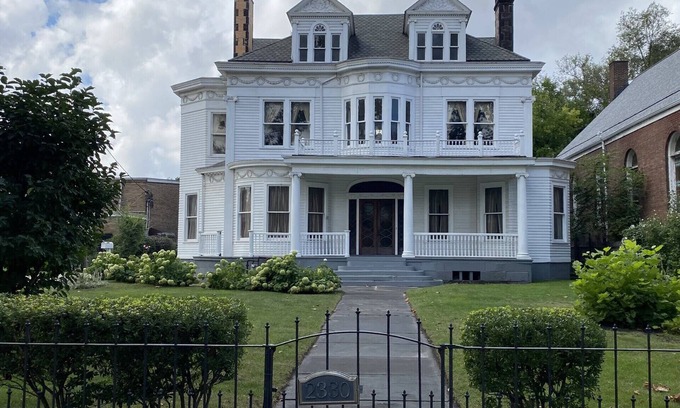 Tremont House | Don's Welcome Inn - In the Heart of Tremont