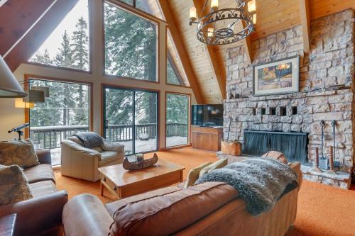 Truckee House | Donner Lake Views Rustic Truckee Cabin!