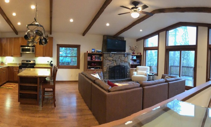 Truckee House | DonnerDayz.com Large + Luxury Home + Salt Water Hot Tub + New Purple Mattresses