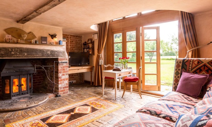Sudbury Cottage | Dons Barn - A romantic holiday cottage with beautiful, beamed interiors. Wow.