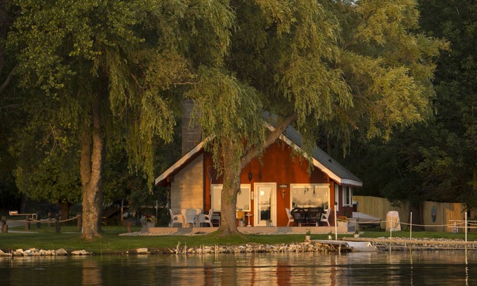 Sturgeon Bay House | Door County's Chalet On The Shore