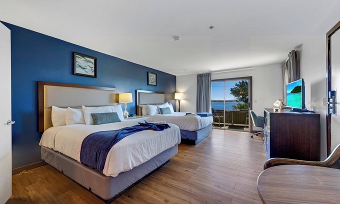 Bodega Bay Hotel | Double Queen Room with Ocean View!