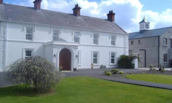 Craigavon Cottage | Double Room Ensuite Near Hillsborough Palaces