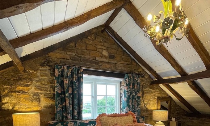 Crayke House | Double room-Ensuite with Shower-Super King Field