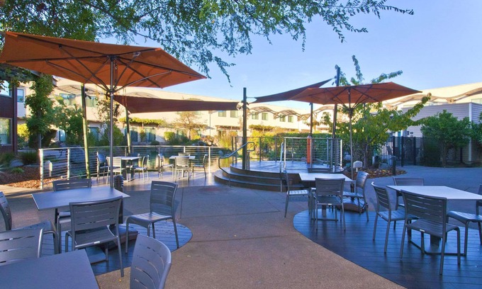 American Canyon Hotel | DoubleTree by Hilton Napa Valley - American Canyon